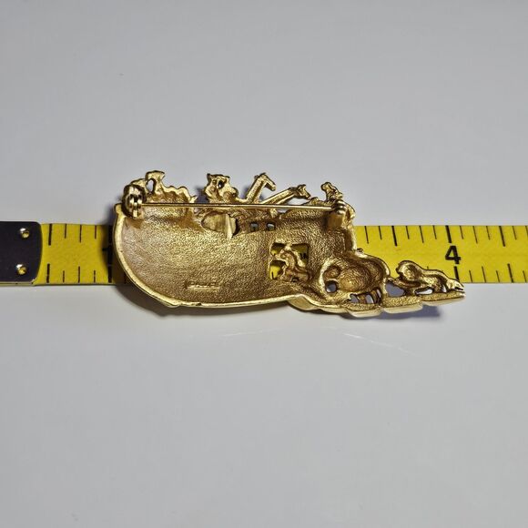 Vintage Matte Gold Tone Noah's Arc Pin Brooch with Animals Signed AJC - Picture 6 of 10